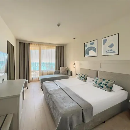 ホテル Grifid Noa